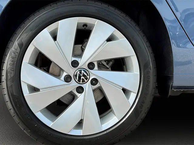 Volkswagen Golf view 6