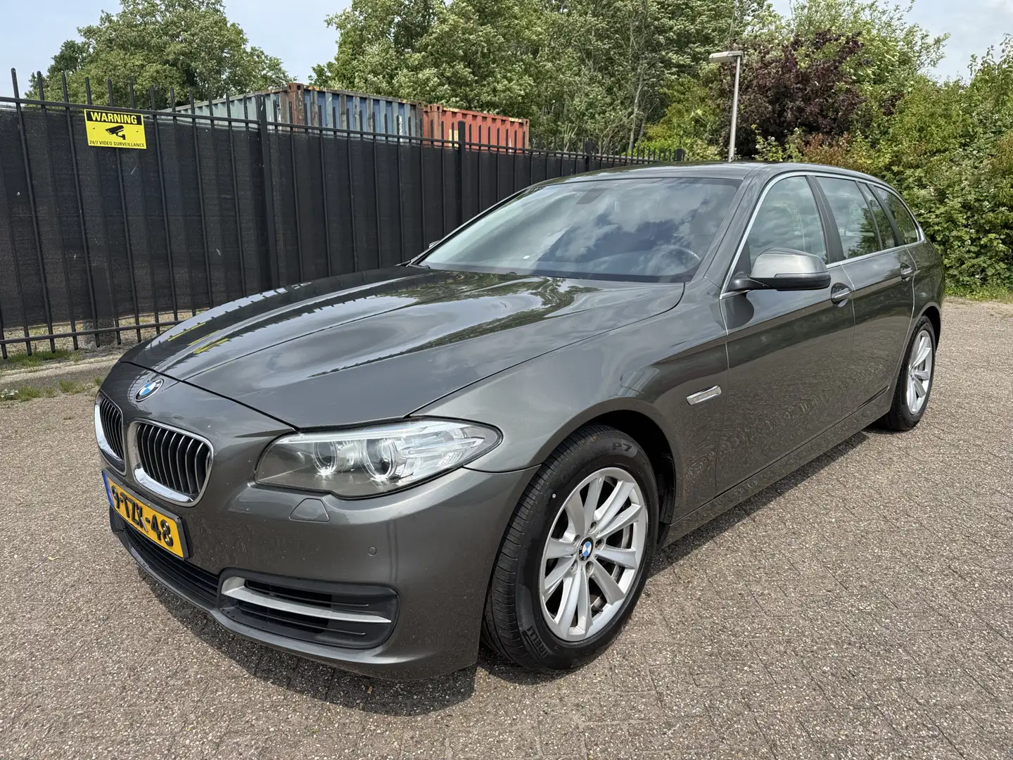 BMW 520 5-serie Touring 520i Autom/Tiptr Luxury Edition Sp Grijs - 1