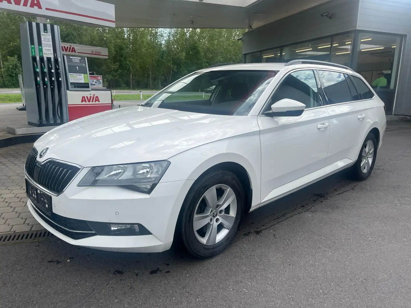 Skoda Superb Kombi 2,0 TDI Ambition ACC-Navi-Carplay Blanc - 1