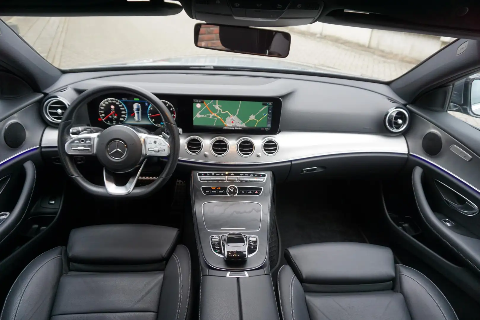 Mercedes-Benz E 200 Estate Business Solution Sport AMG-Styling/19Inch Gris - 2