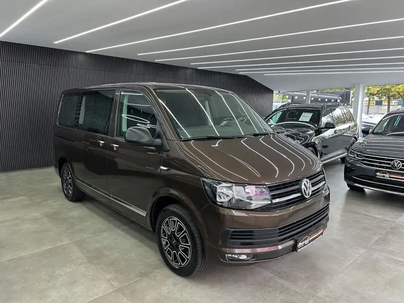 VOLKSWAGEN Multivan