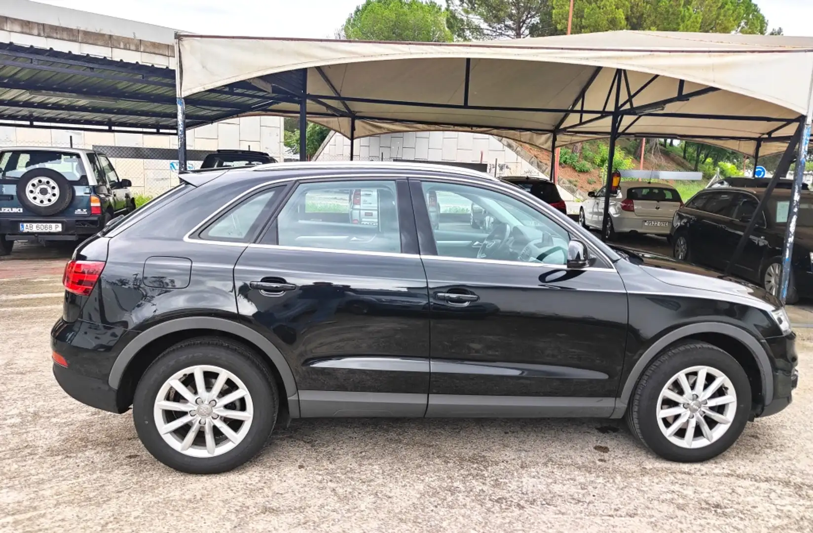 Audi Q3 2.0TDI Ambiente Noir - 2
