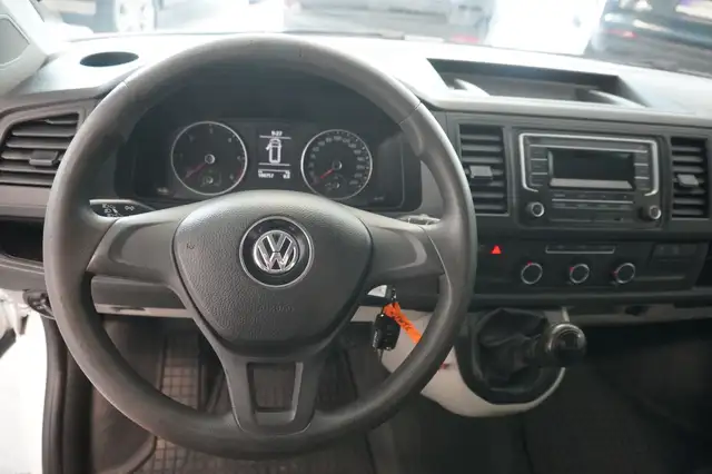 Volkswagen Transporter view 11