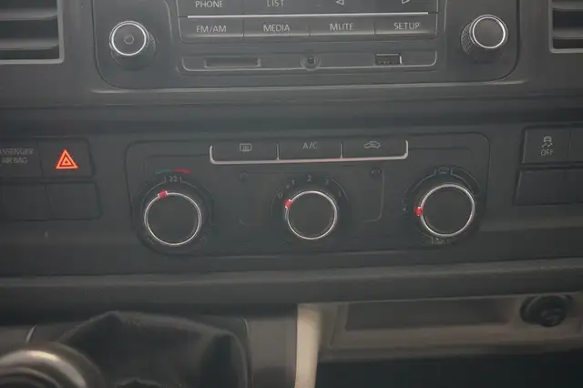 Volkswagen Transporter view 14
