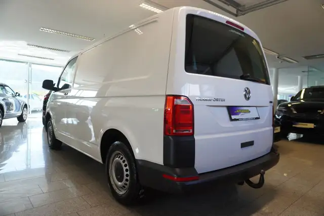 Volkswagen Transporter view 4
