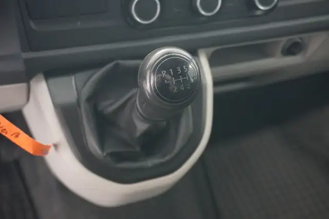 Volkswagen Transporter view 15