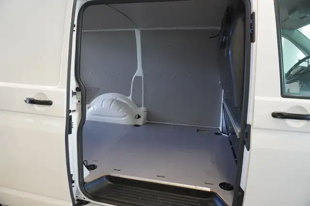 Volkswagen Transporter view 9