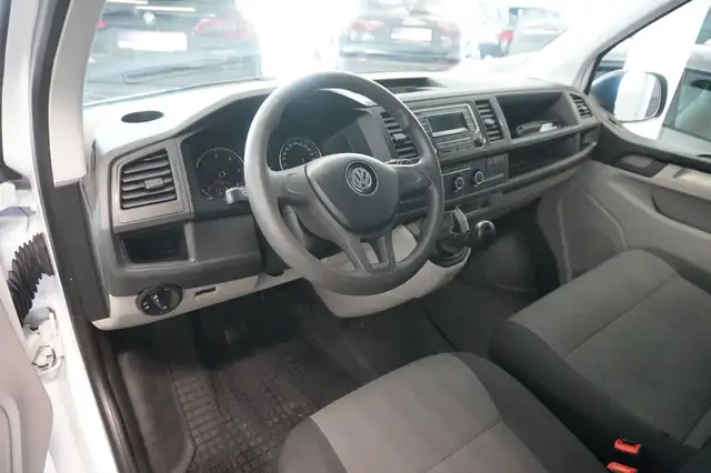 Volkswagen Transporter view 7