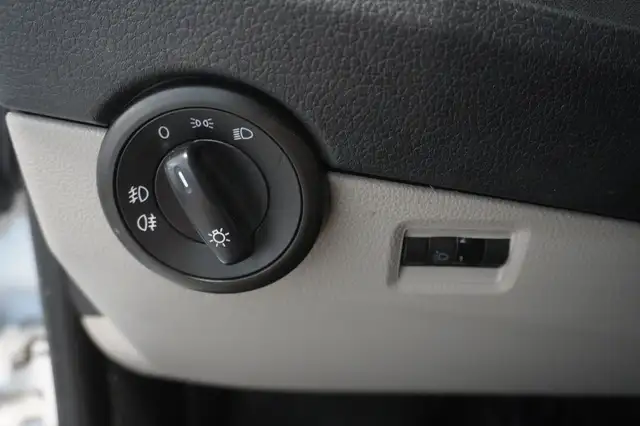 Volkswagen Transporter view 12