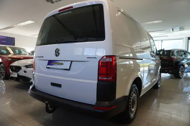 Volkswagen Transporter view 5