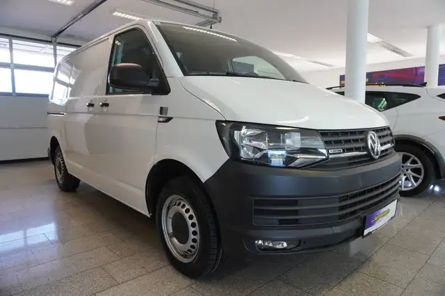 Volkswagen Transporter view 3