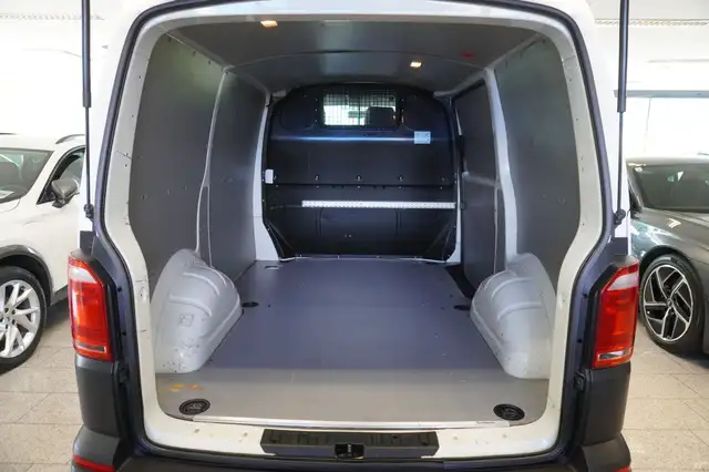 Volkswagen Transporter view 10