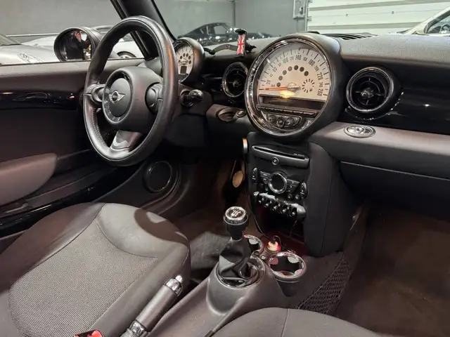 Mini Cooper Cooper view 10