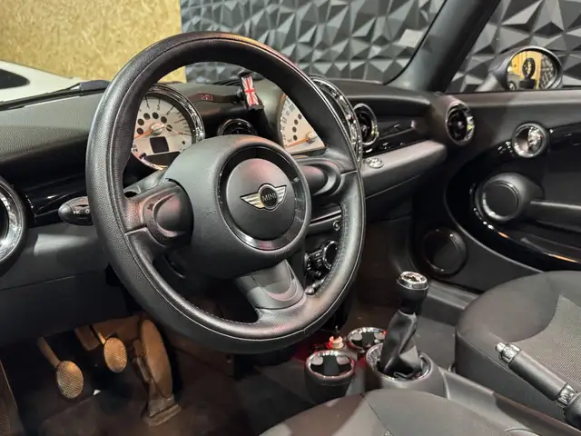Mini Cooper Cooper view 9