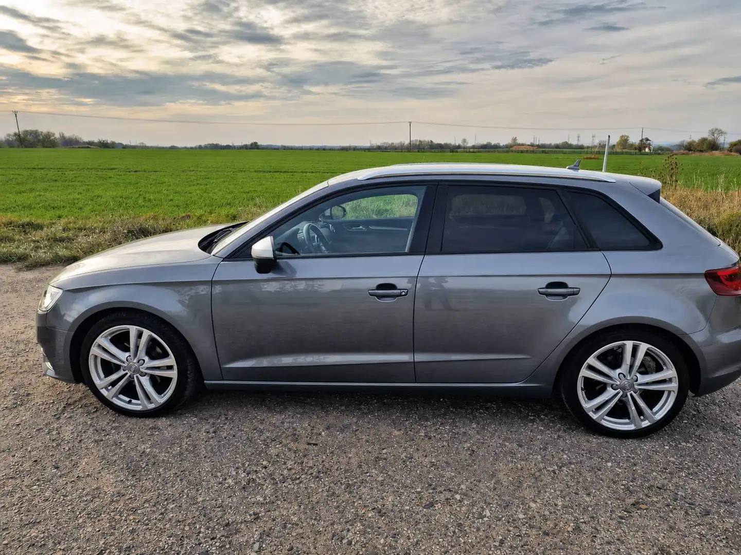Audi A3 A3 SB Ultra 1,6 TDI Grau - 2