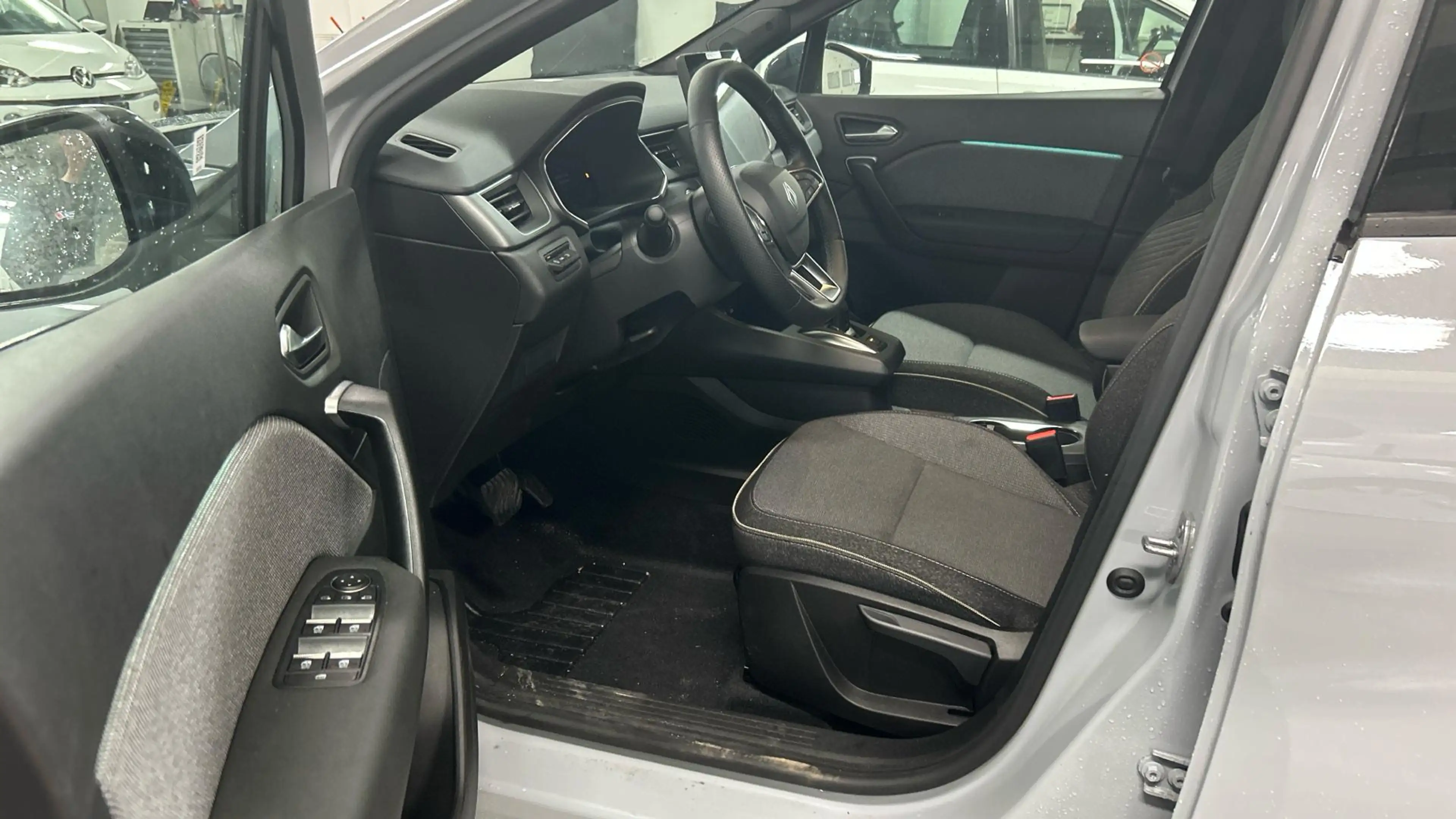 Renault Captur 1.8 E-Tech full hybrid 160 techno — photo 8