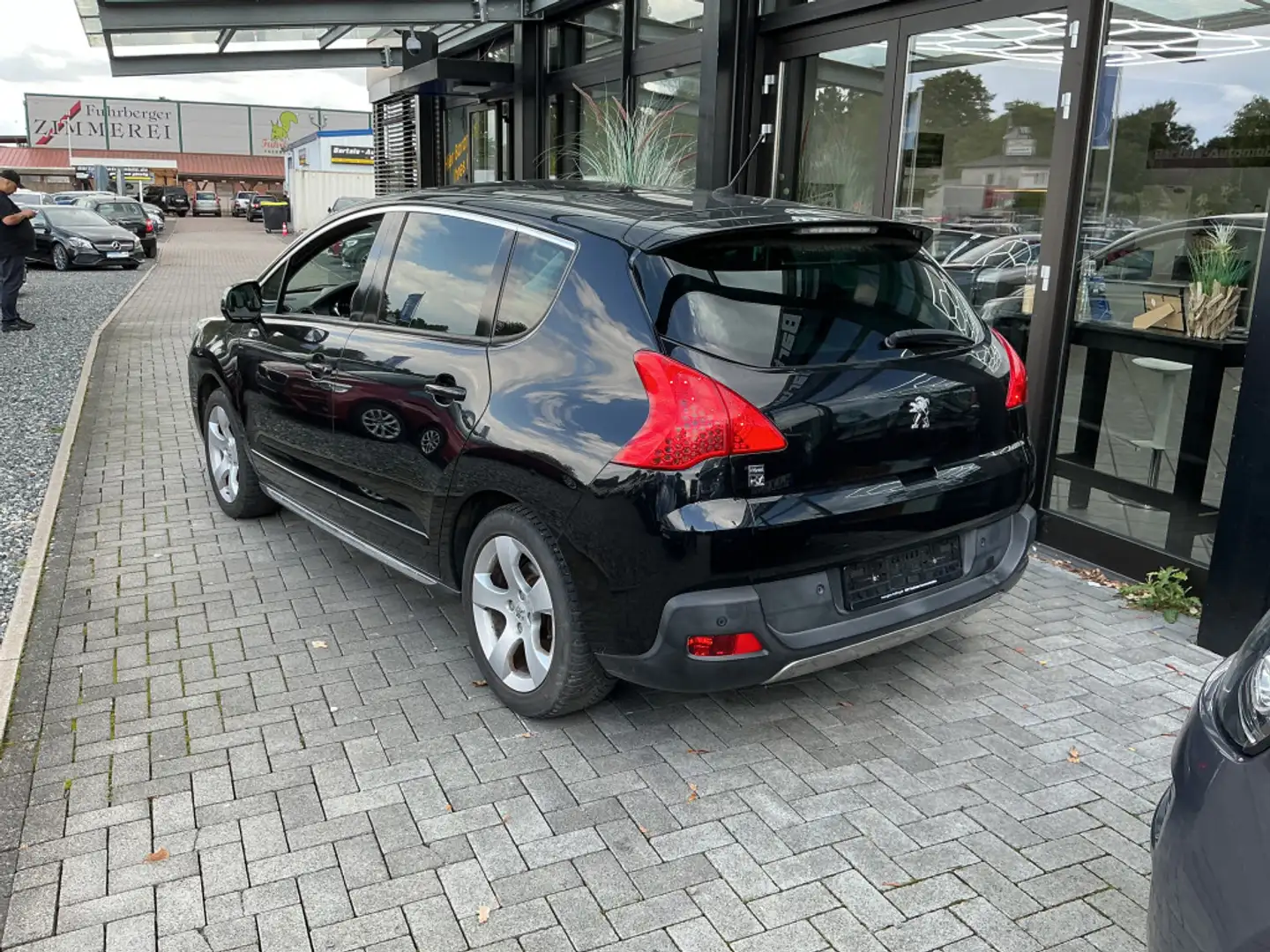 Peugeot 3008 Hybrid4, Pano, Leder, PDC, El. Sitze Negro - 2