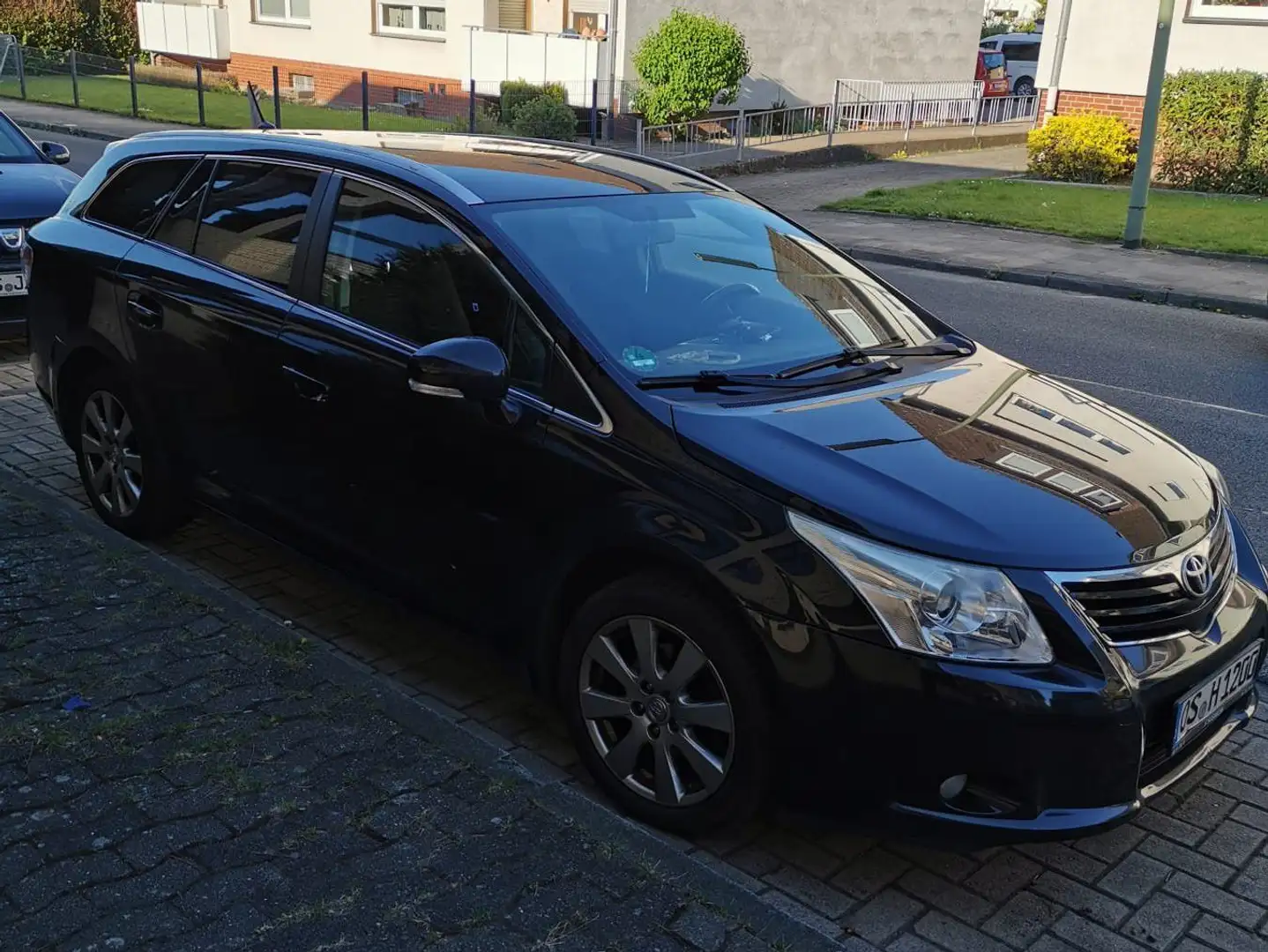 Toyota Avensis Avensis Combi 1.8 Чорний - 1