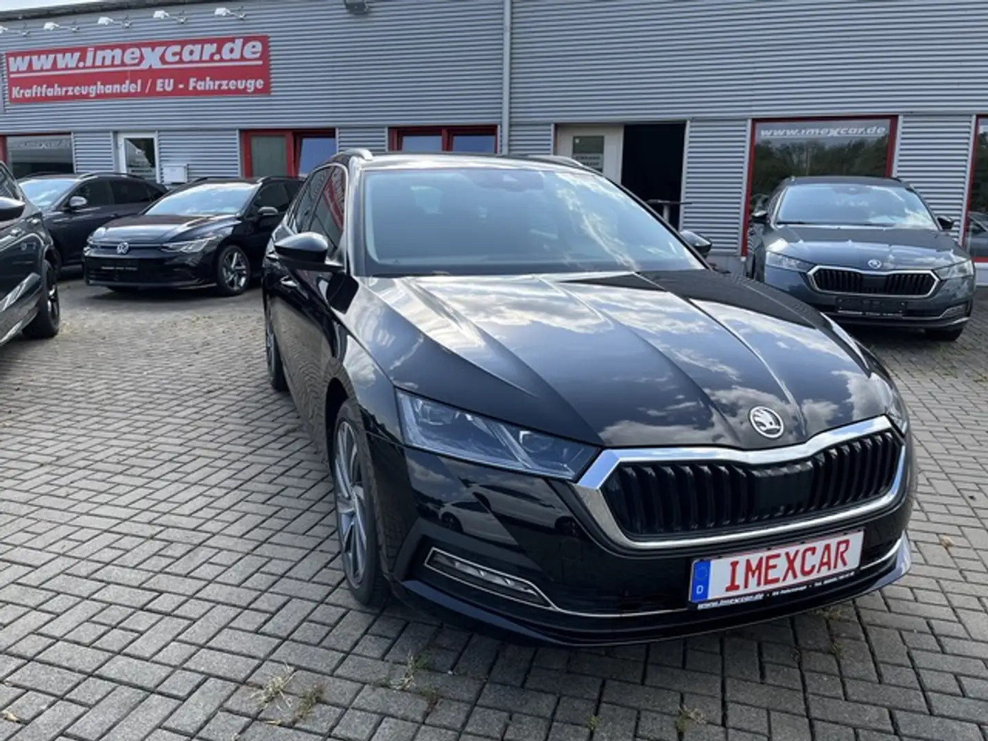 Skoda Octavia Combi 2.0 TDI DSG Style + AHK + 18 Zoll + ACC + Ma Schwarz - 1