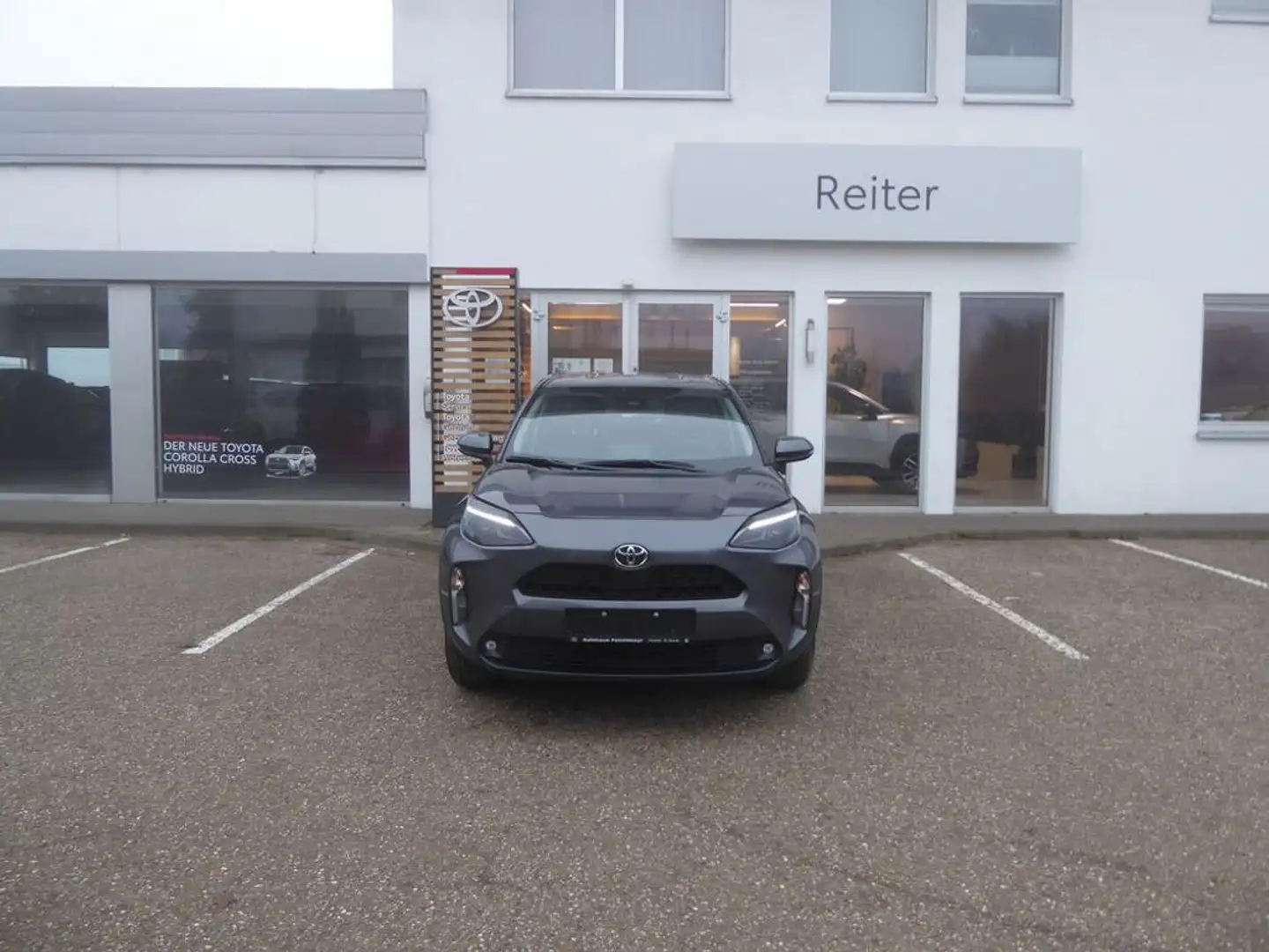 Toyota Yaris Cross 1,5 VVT-ie Active Grau - 1