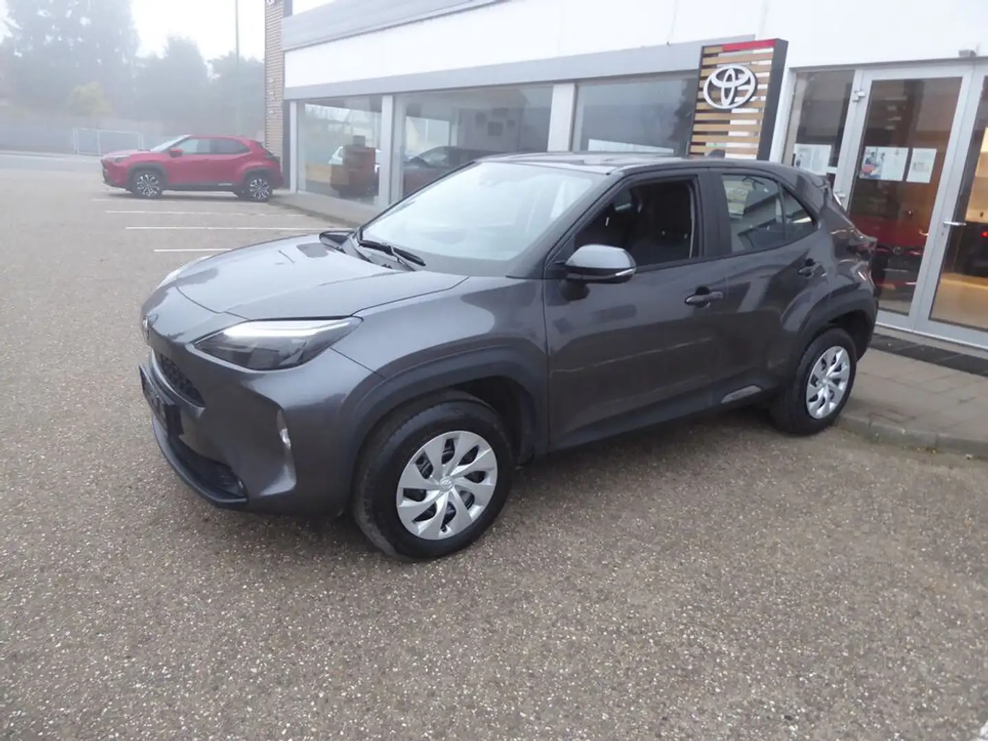 Toyota Yaris Cross 1,5 VVT-ie Active Grau - 2
