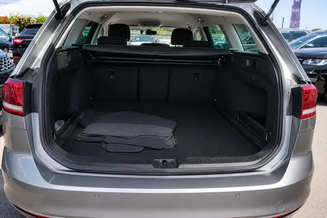 Volkswagen Passat view 13