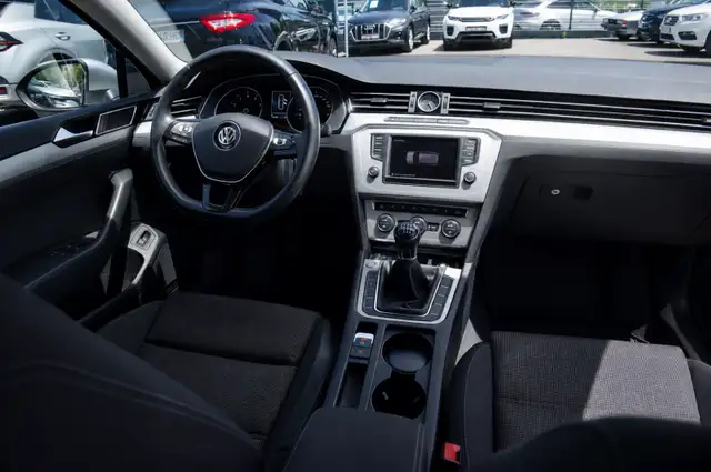 Volkswagen Passat view 2
