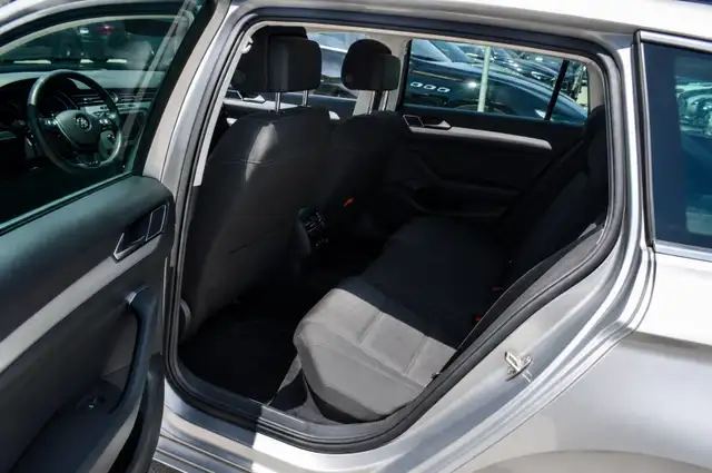 Volkswagen Passat view 6