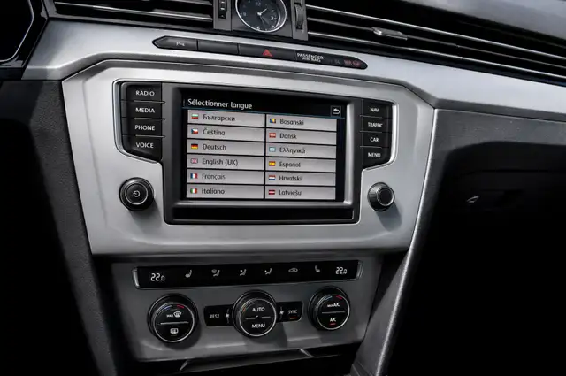 Volkswagen Passat view 14