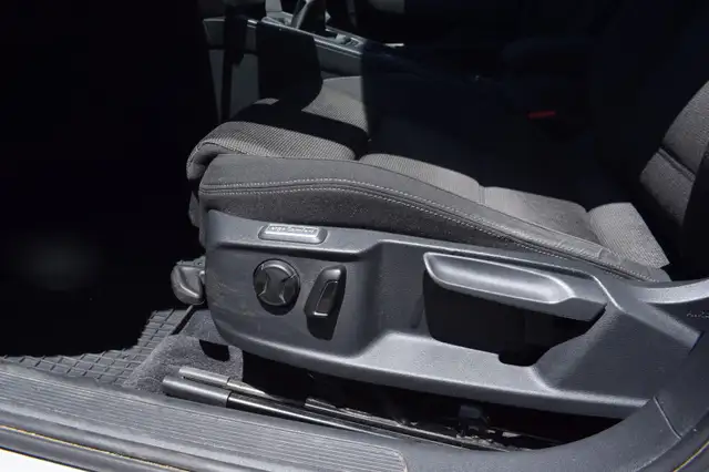 Volkswagen Passat view 9