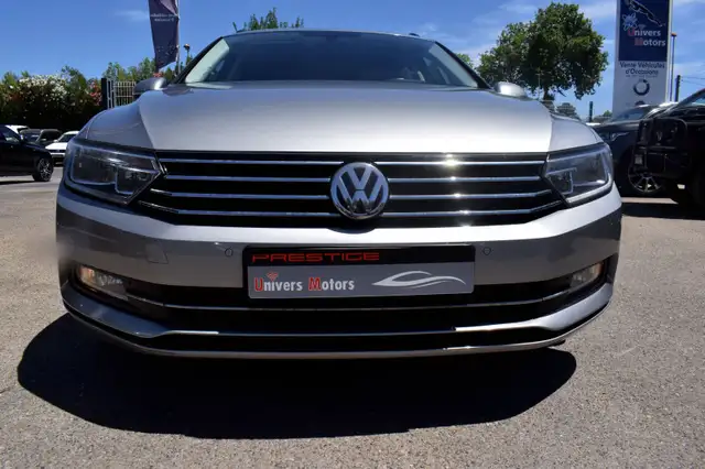Volkswagen Passat view 8