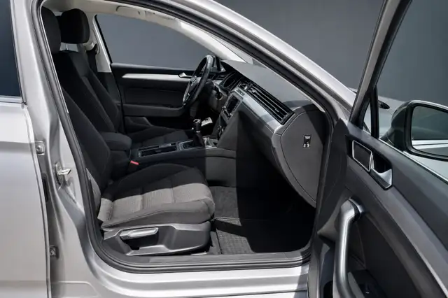 Volkswagen Passat view 7