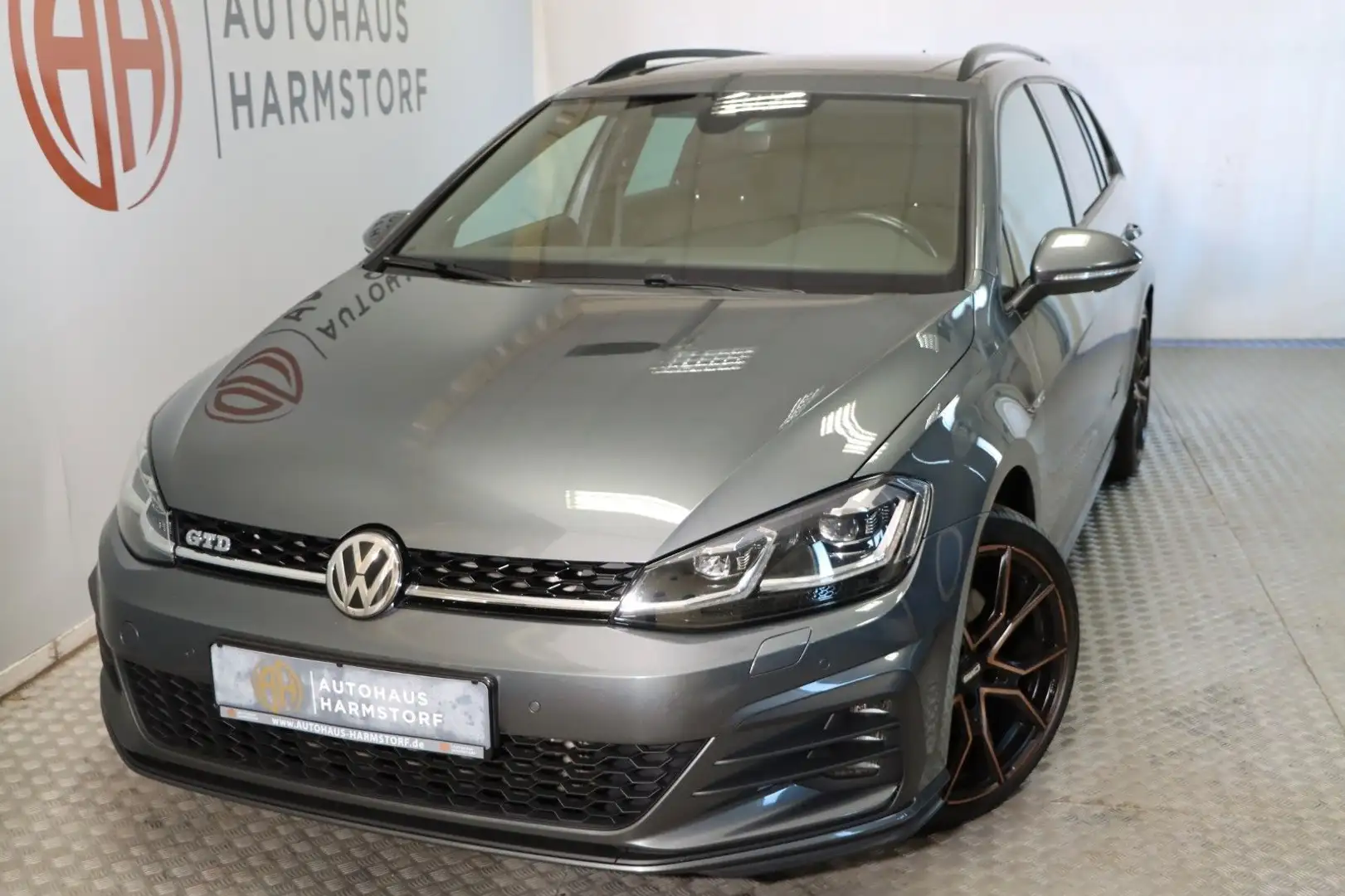 Volkswagen Golf VII Variant GTD AHK Pano Grijs - 1