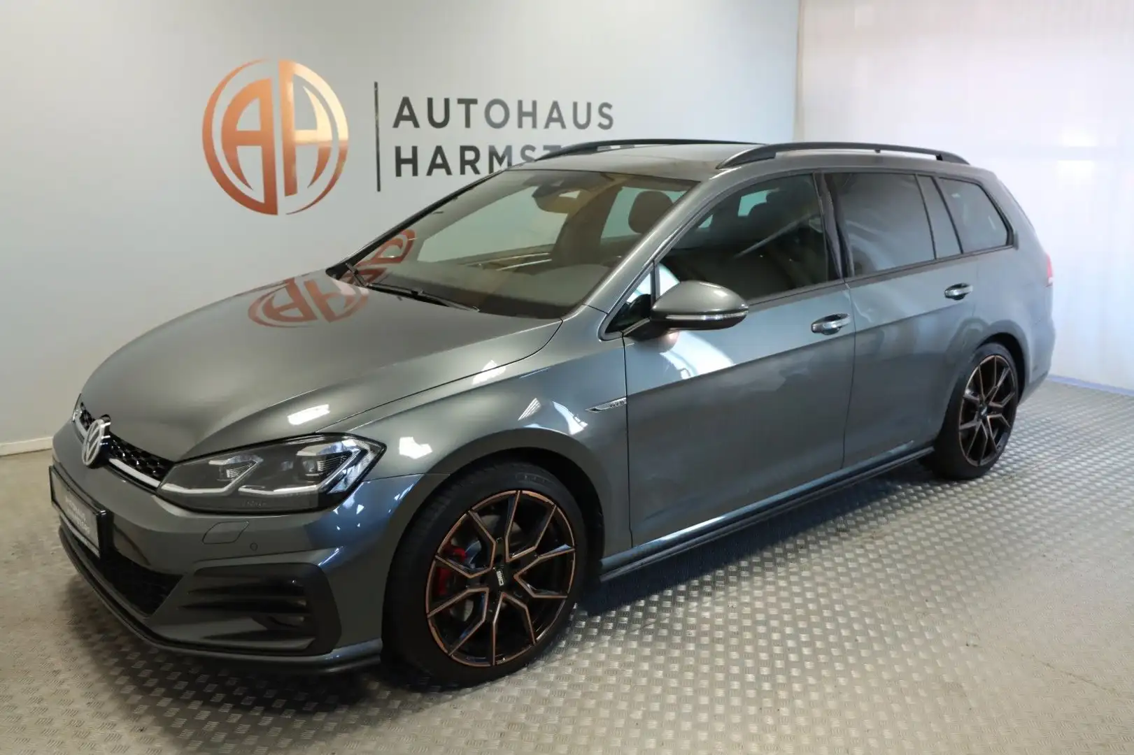Volkswagen Golf VII Variant GTD AHK Pano Grijs - 2