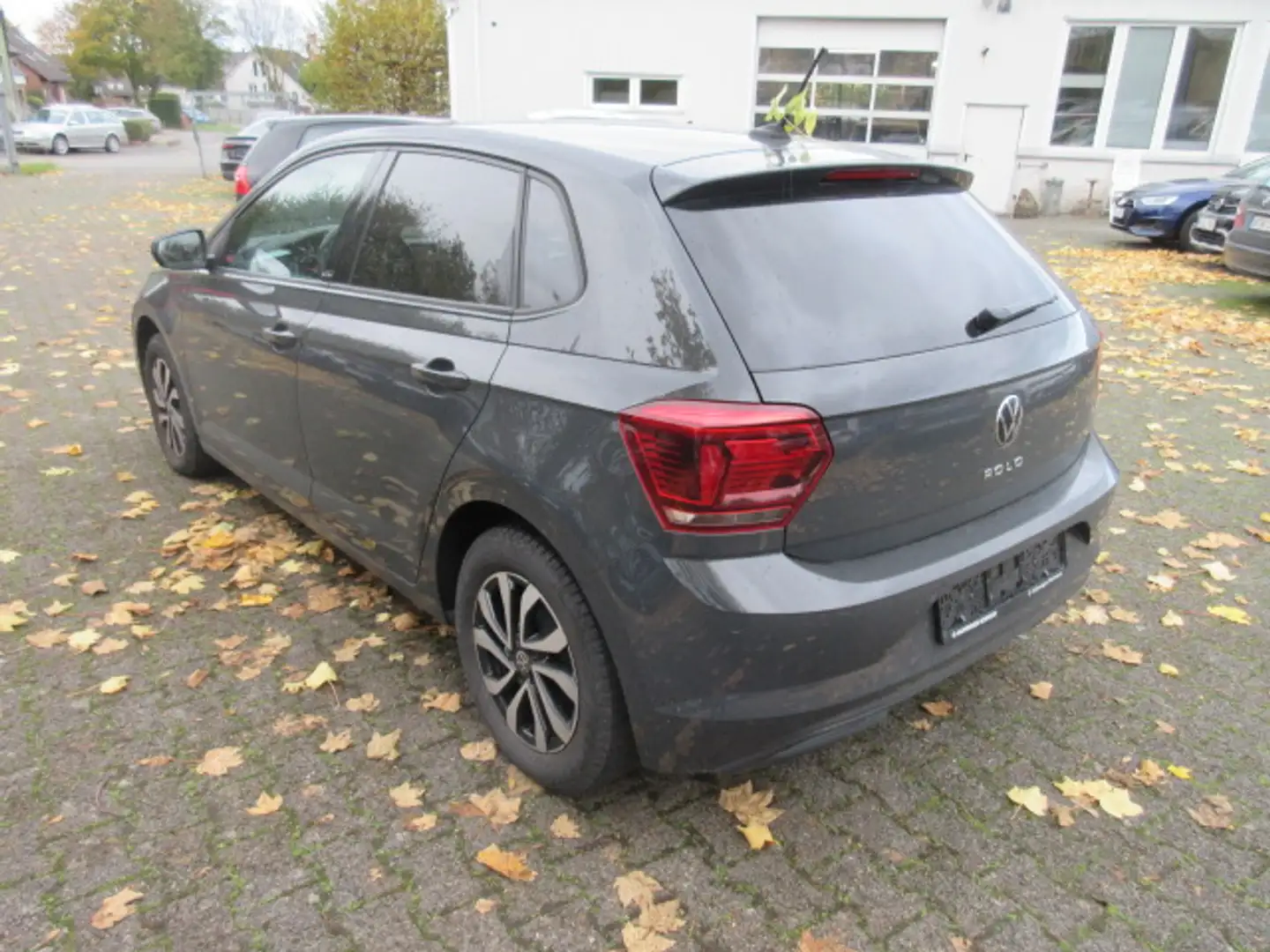 Volkswagen Polo Active 1.0 TSI NAVI ALU APS SITZHEIZUNG CLIMATRONIC Grau - 2