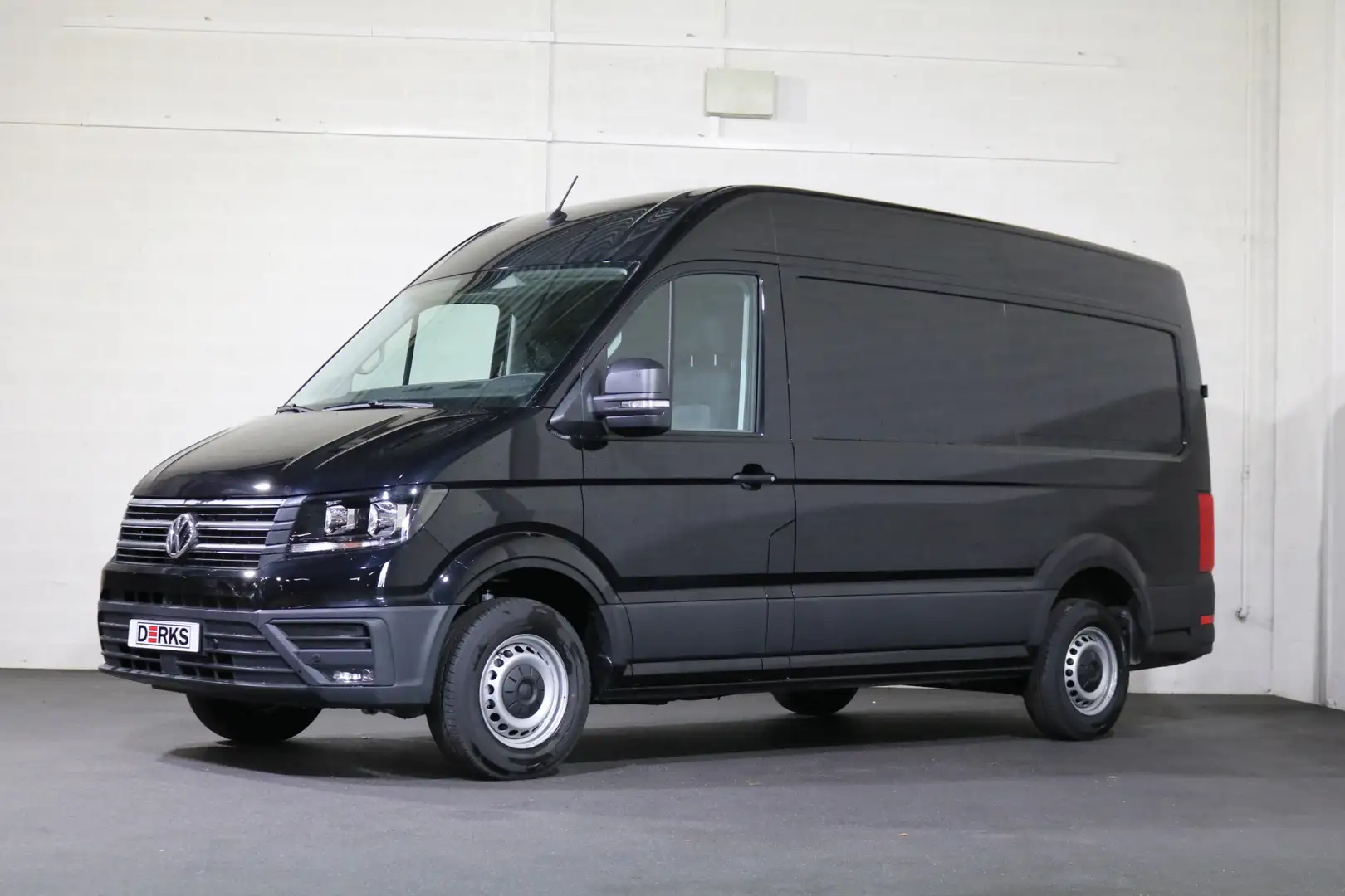 Volkswagen Crafter 2.0 TDI 140pk L3 H3 Automaat Airco Navigatie Apple Zwart - 1