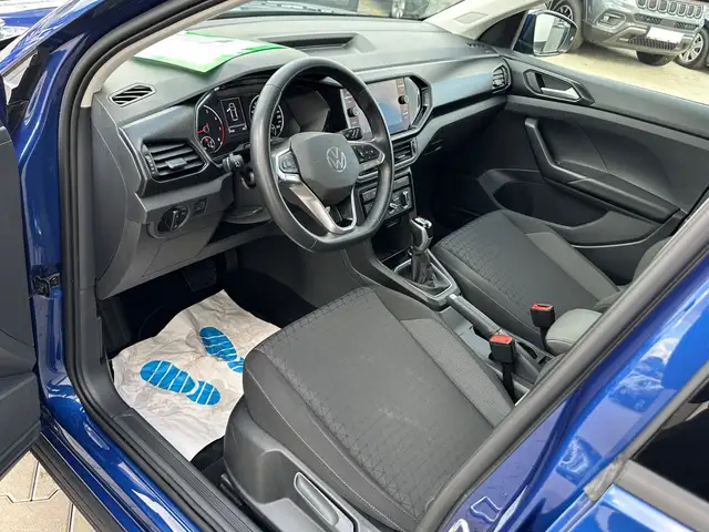 Volkswagen T-Cross view 8
