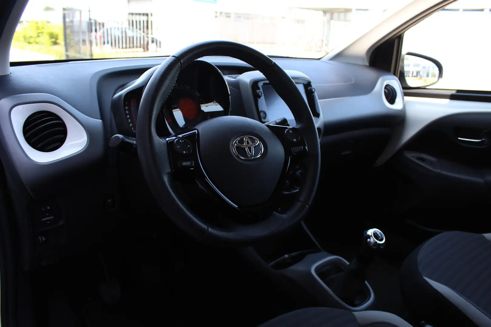 Toyota Aygo 1.0 VVT-i x-play | Rijklaar | Apple/Android | Came Blanc - 2