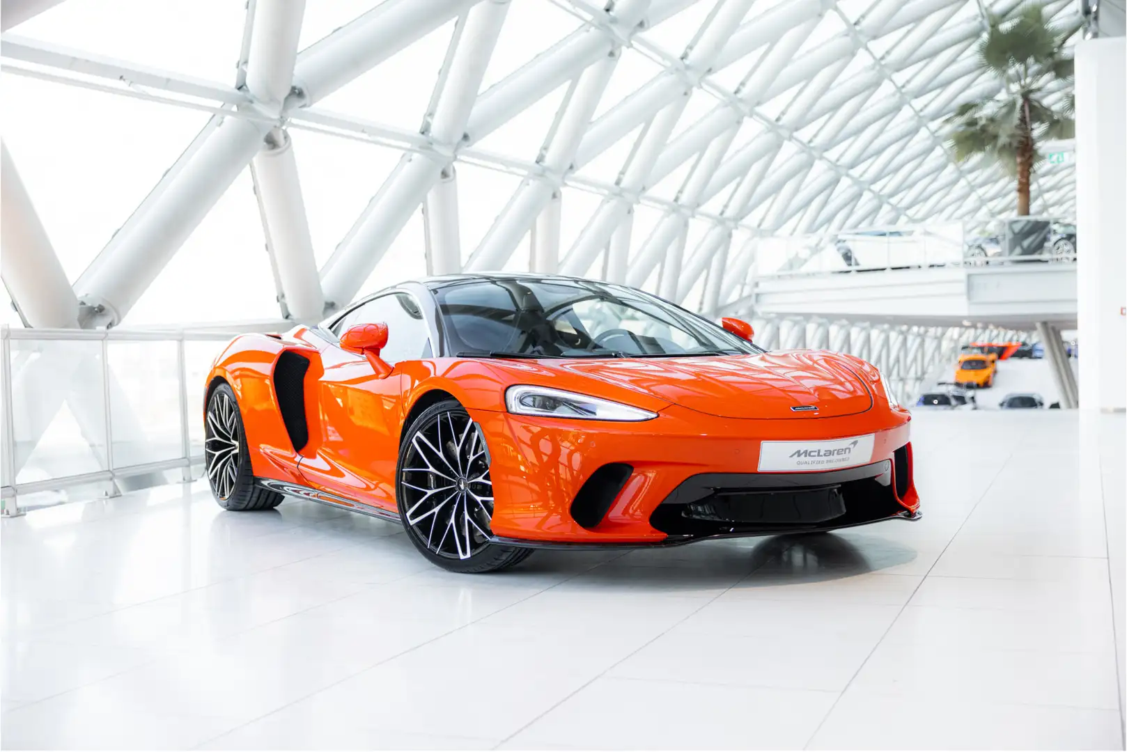 McLaren GT 4.0 V8 | Helios Orange | Panoramic Roof | MSO | Narancs - 1
