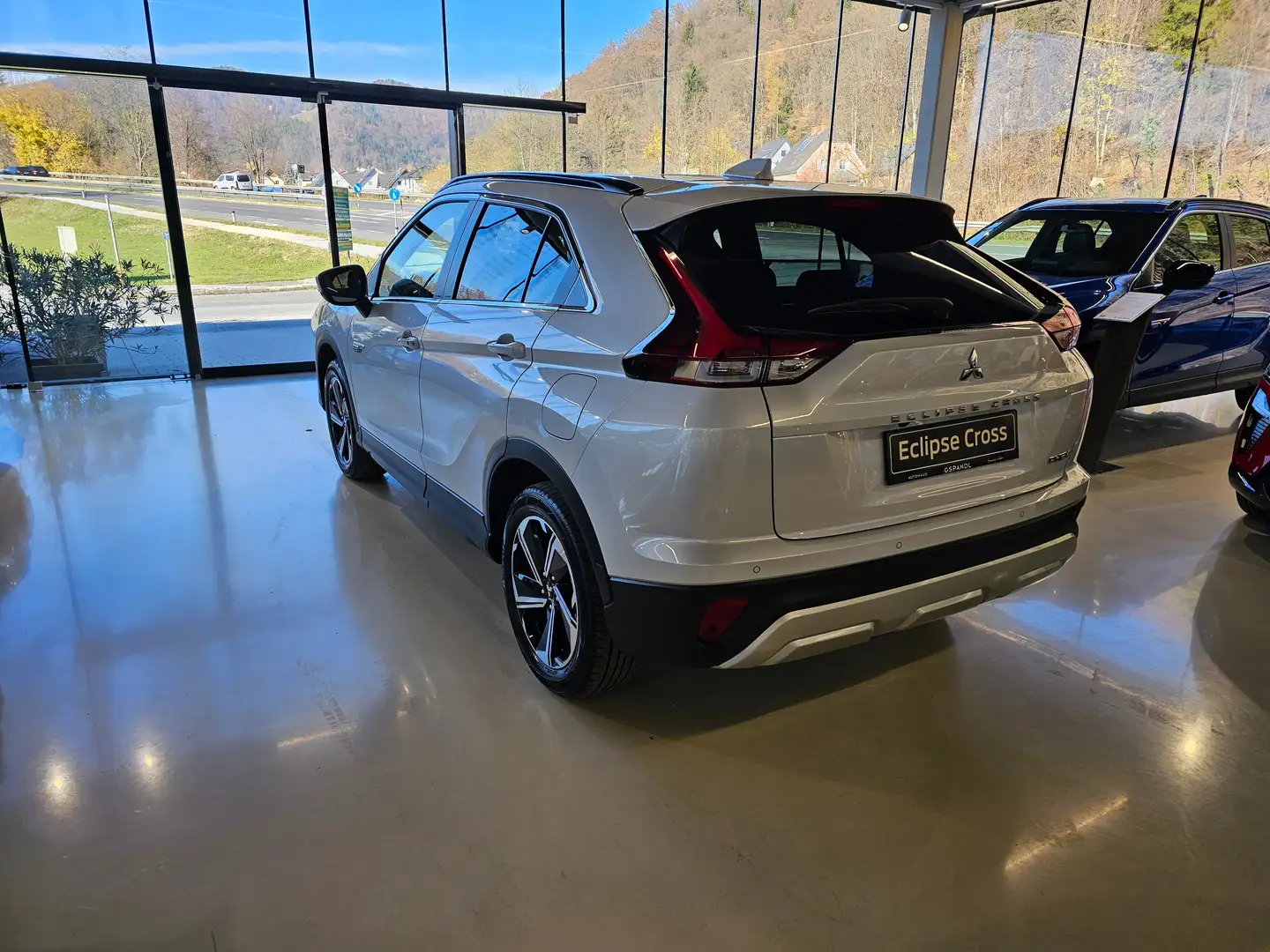 Mitsubishi Eclipse Cross 2,4 PHEV 4WD Intense+ CVT Aut. Weiß - 2