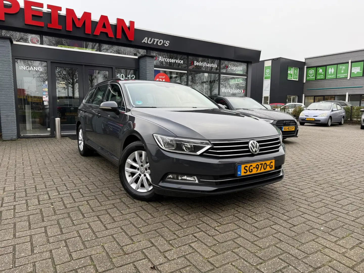 Volkswagen Passat Variant 2.0 TDI Highline Grijs - 2