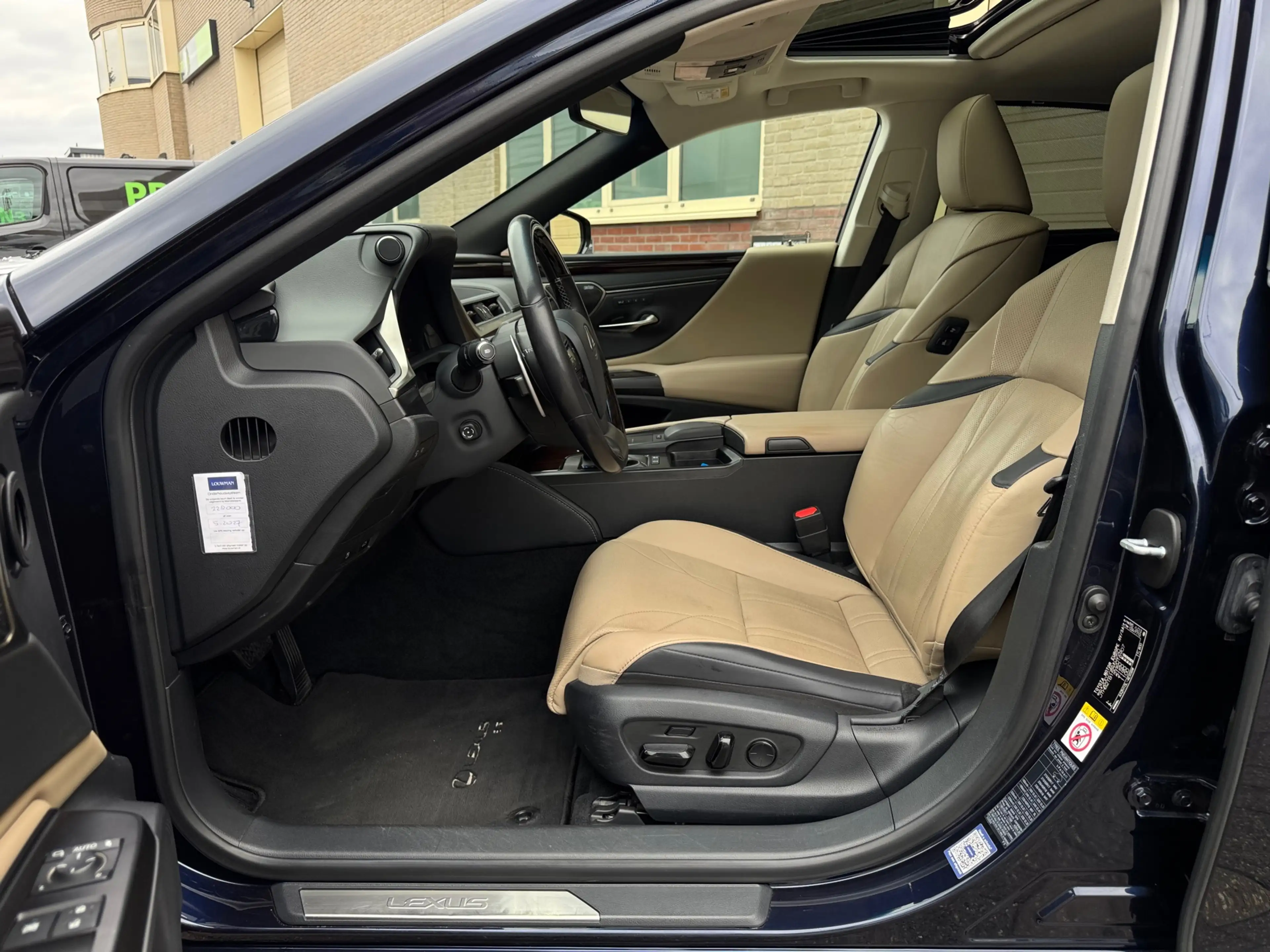 Lexus ES 300 300h President Line Dealer ondh.|Mark levinson|Car — photo 4