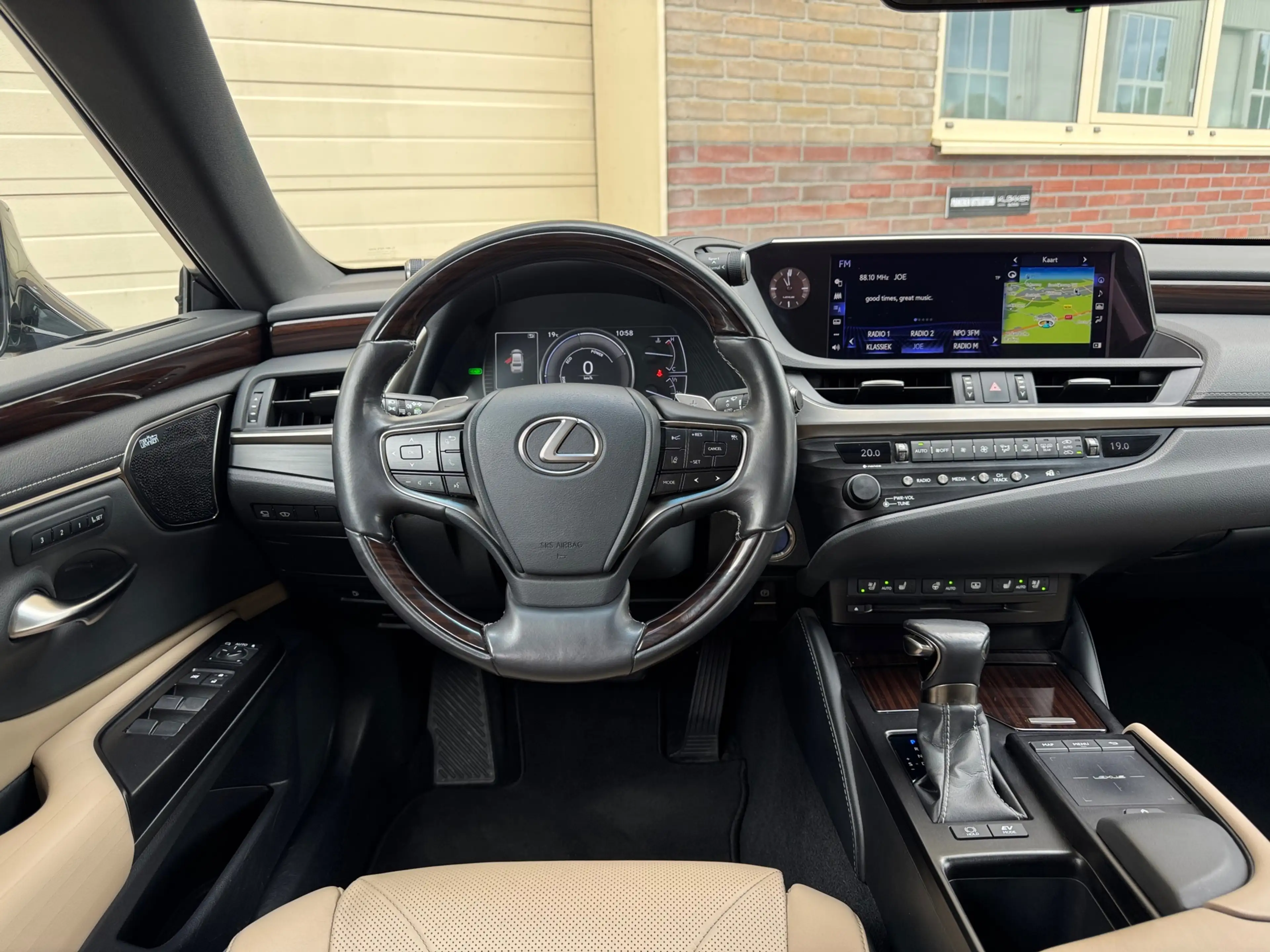 Lexus ES 300 300h President Line Dealer ondh.|Mark levinson|Car — photo 10