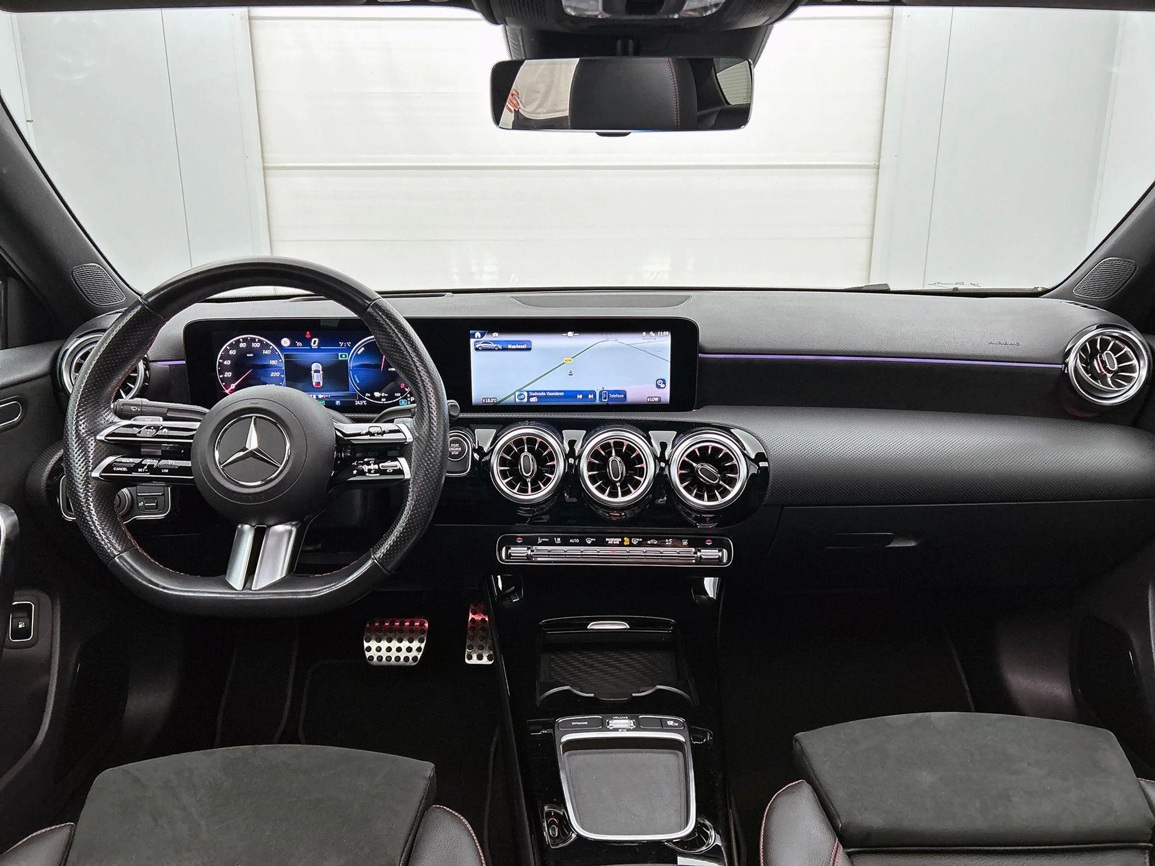 Mercedes-Benz A 250 e Berline AMG Line | Panoramisch Dak | Dodehoekass — photo 3