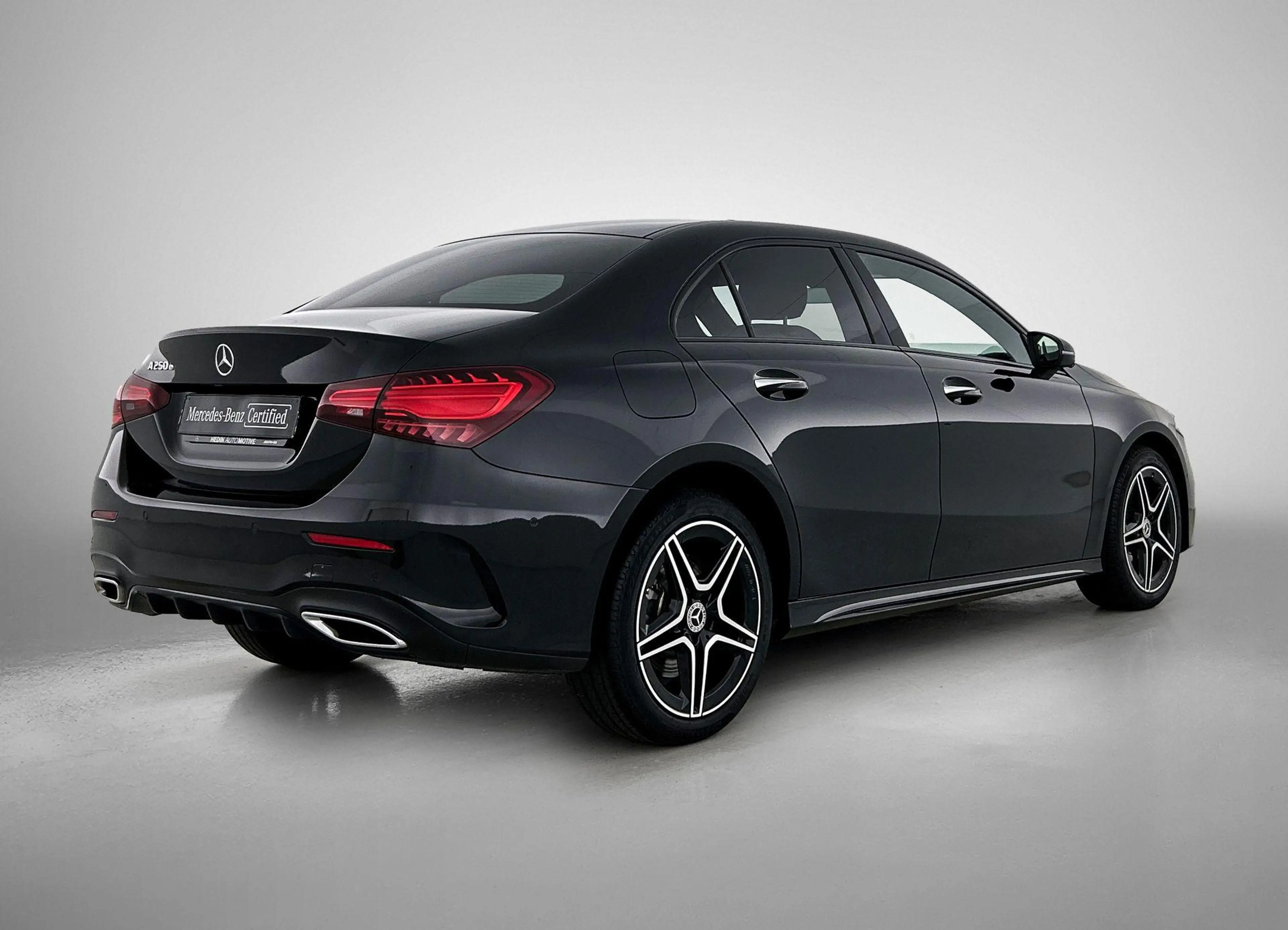 Mercedes-Benz A 250 e Berline AMG Line | Panoramisch Dak | Dodehoekass — photo 2