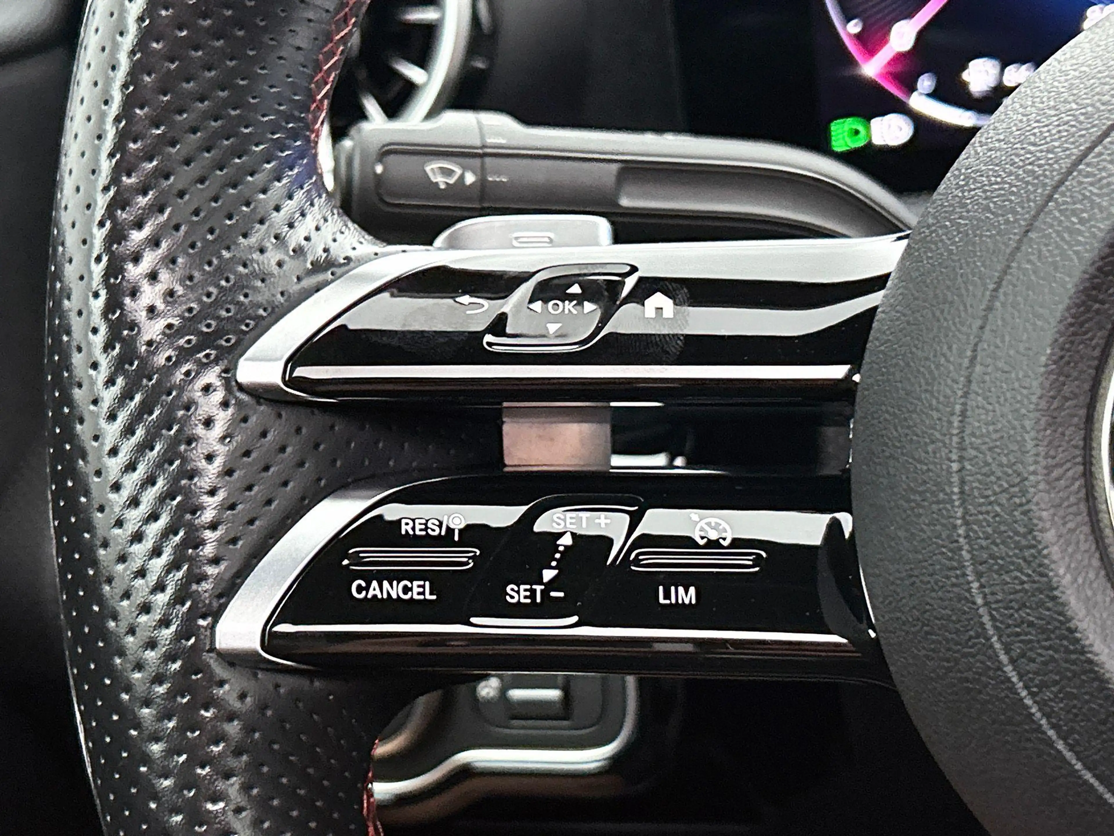 Mercedes-Benz A 250 e Berline AMG Line | Panoramisch Dak | Dodehoekass — photo 14