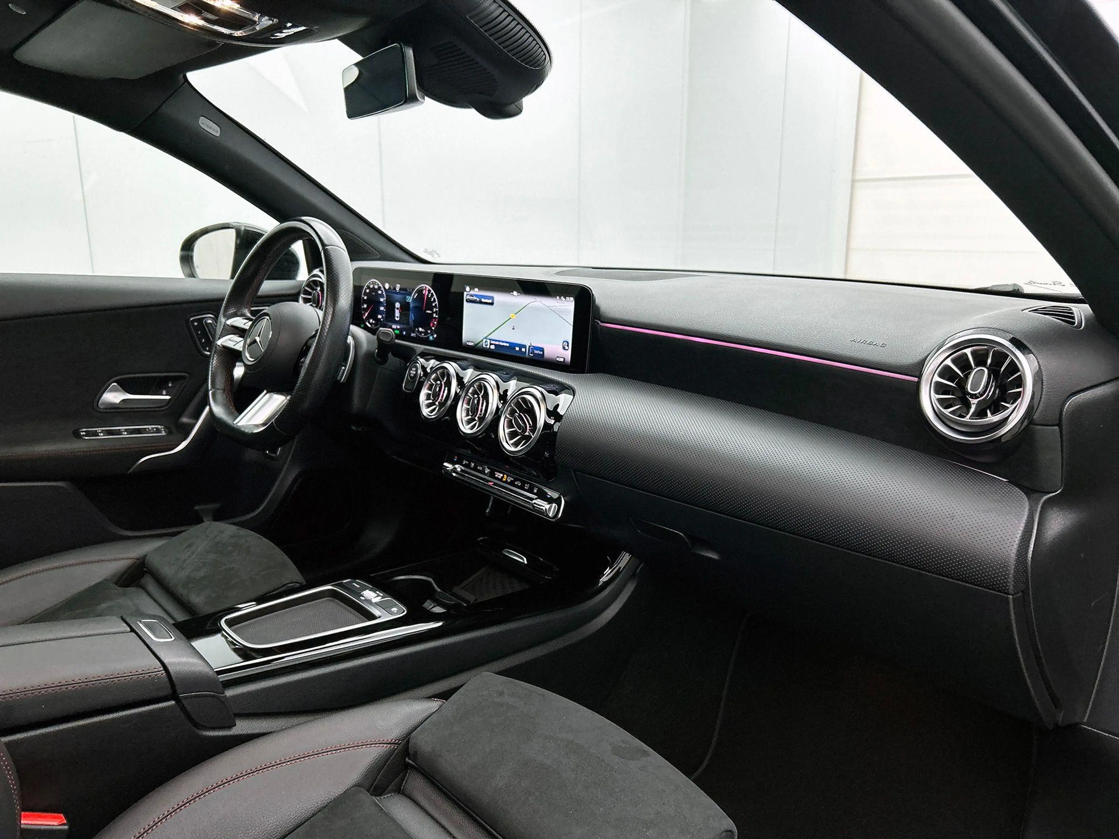 Mercedes-Benz A 250 e Berline AMG Line | Panoramisch Dak | Dodehoekass — photo 9