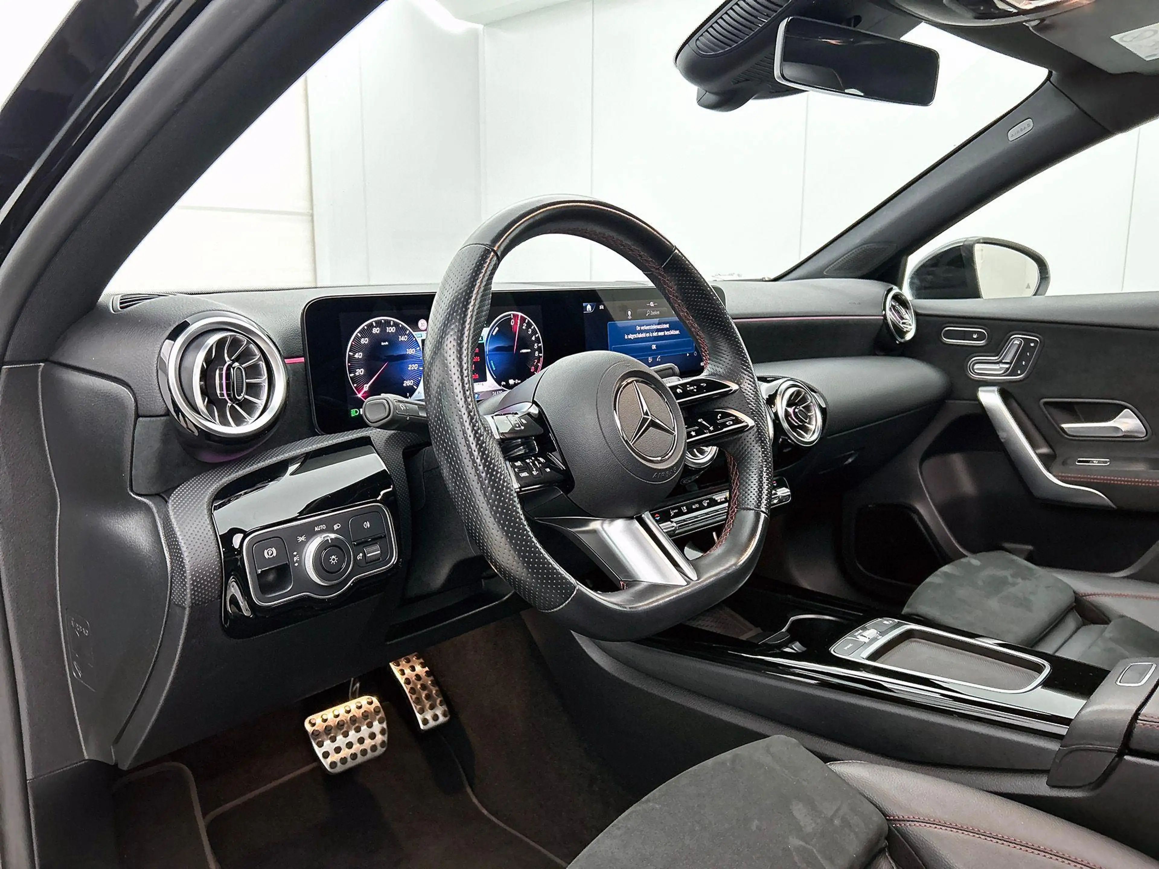 Mercedes-Benz A 250 e Berline AMG Line | Panoramisch Dak | Dodehoekass — photo 8