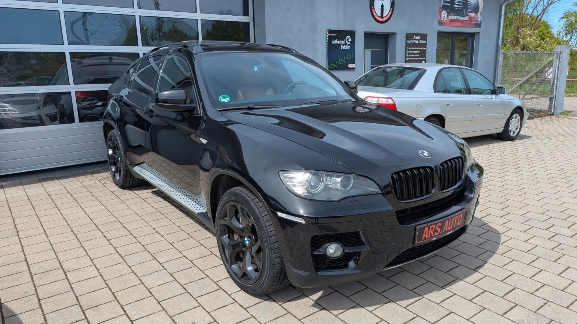 BMW X6 BMW X6 xDrive50i HUD 4xSHZ AHK HiFi Kam. KeyLess Zwart - 2