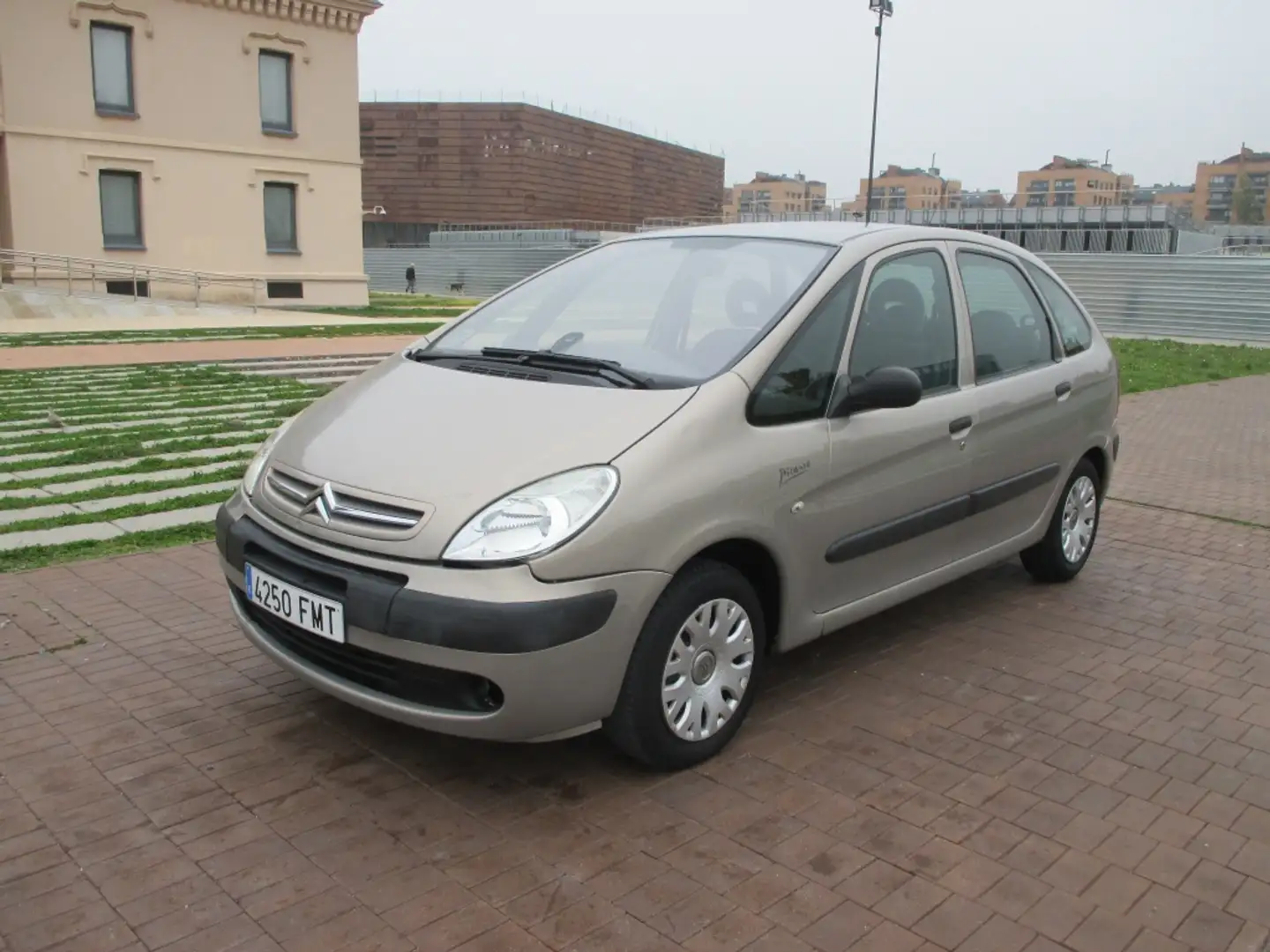 Citroen Xsara Picasso 1.6HDi Exclusive 07 Beżowy - 1